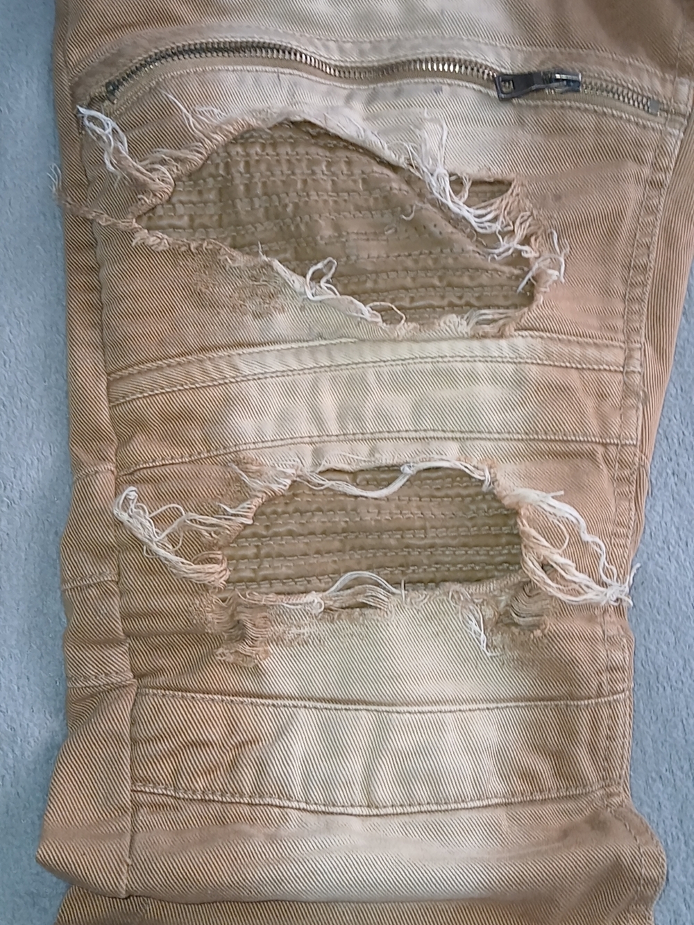 Men's Distressed Tan Ripped Jeans - Picture 3 of 4